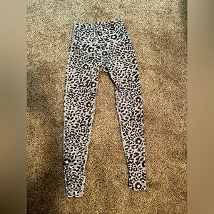 grey cheetah print arie leggings